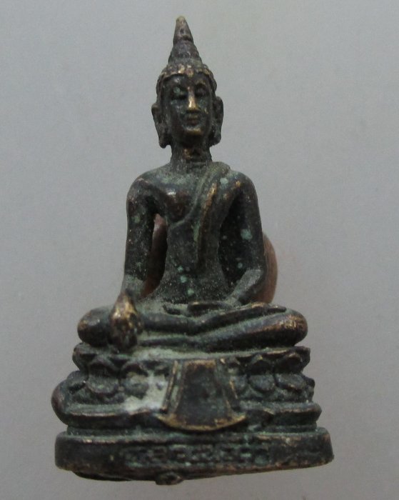 20 บาท รูปหล่อพระพุทธ ไม่ทราบที่ครับ อุดกริ่ง