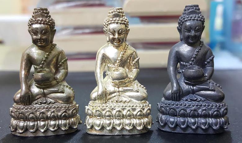 เลข ๙...พระกริ่งโปร่งฟ้ามหาเศรษฐี ชุดกรรมการ สร้าง 88 ชุด ปี ๒๕๕๒ หลวงปู่คำบุ วัดกุดชมภู รวม 3 องค์