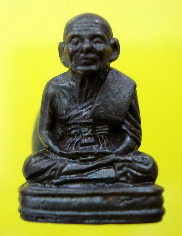 ลป.ทวด 101 ปี เนื้อนวะแก่เงิน หมายเลข 262 (เคาะเดียว) ต่ำกว่าทุน