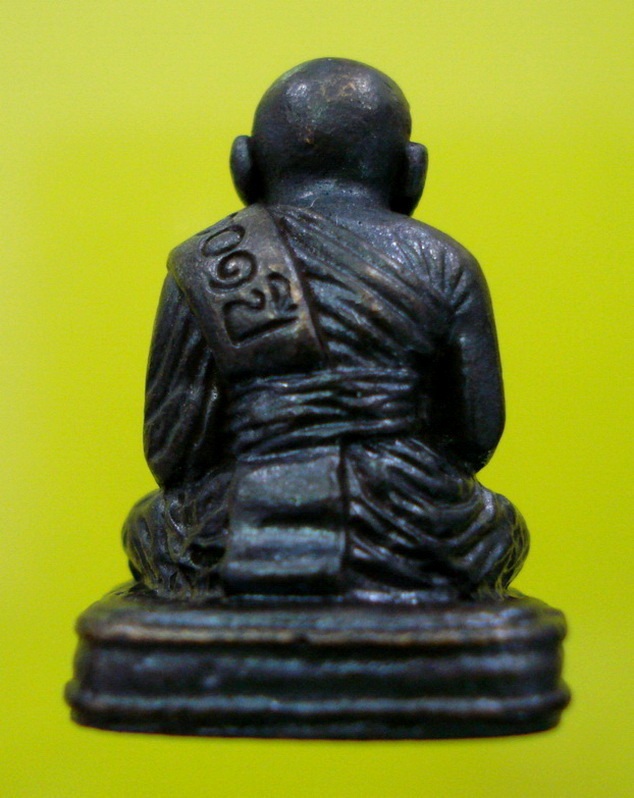 ลป.ทวด 101 ปี เนื้อนวะแก่เงิน หมายเลข 262 (เคาะเดียว) ต่ำกว่าทุน