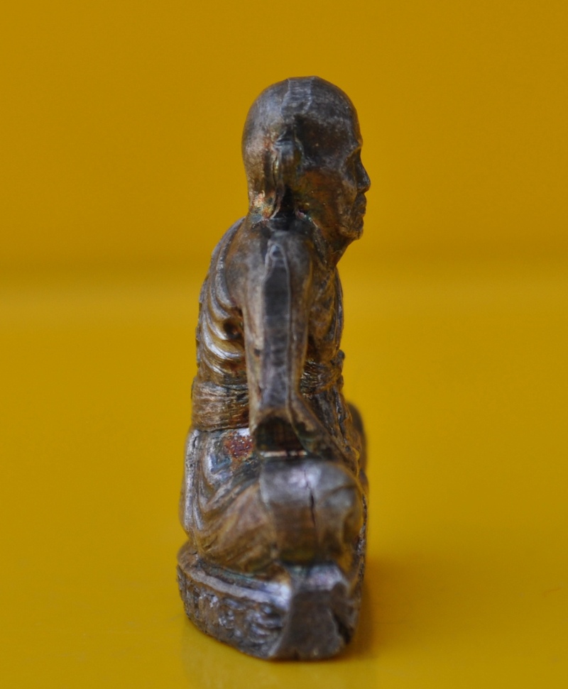 รูปเหมือนปั๊มรุ่นแรกเนื้อเงิน หลวงปู่ชื้น วัดญาณเสน 