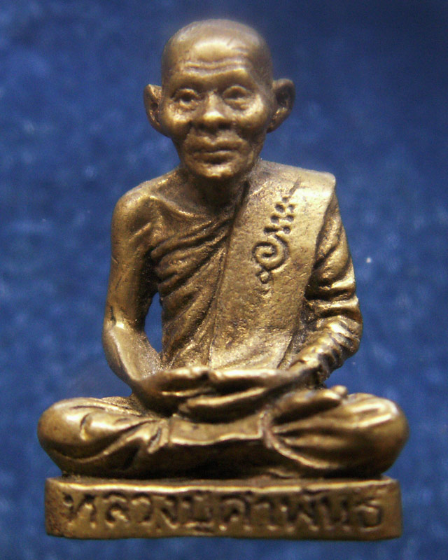 รูปเหมือนหลวงปู่คำพันธ์ รุ่นบุญญาบารมี วัดธาตุมหาชัย จ.นครพนม พ.ศ.2536 ตอกโค้ด+เลข สูง 2 ซ.ม.