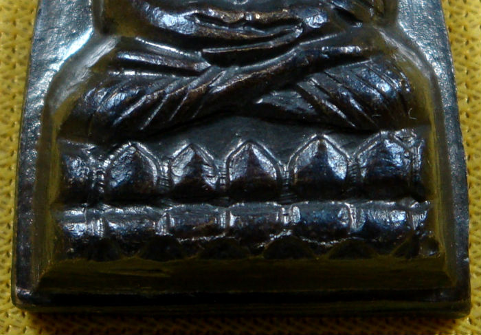 หลวงปู่ทวด วัดช้างให้ หลังหนังสือพิมพ์ใหญ่ บล็อกเสาอากาศ วงเดือนยาว ปี ๐๕