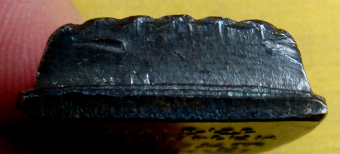 หลวงปู่ทวด วัดช้างให้ หลังหนังสือพิมพ์ใหญ่ บล็อกเสาอากาศ วงเดือนยาว ปี ๐๕