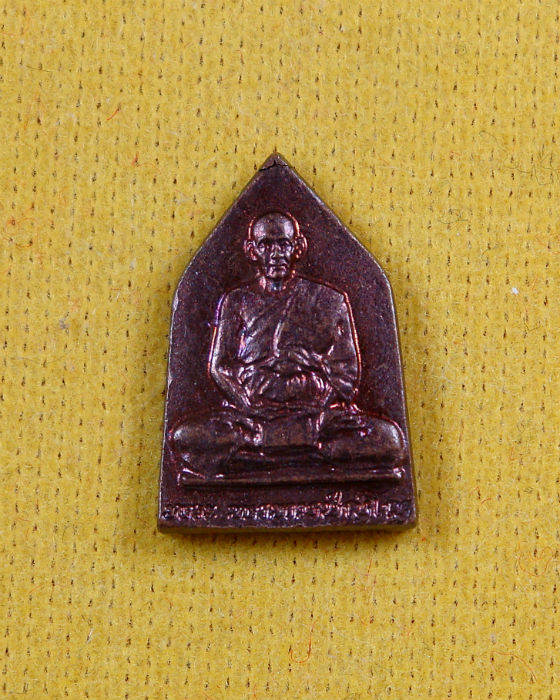 หลวงปู่ดู่ พิมพ์ห้าเหลี่ยม เนื้อทองแดงผิวไฟ