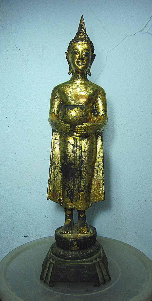 พระบูชาหลวงพ่อบ้านแหลม ออกวัดประทุมคนาวาส ก้นดินไทย สูง 13 นิ้ว หล่อได้ล่ำ สมบูรณ์ บาตรถอดได้ พระยุค