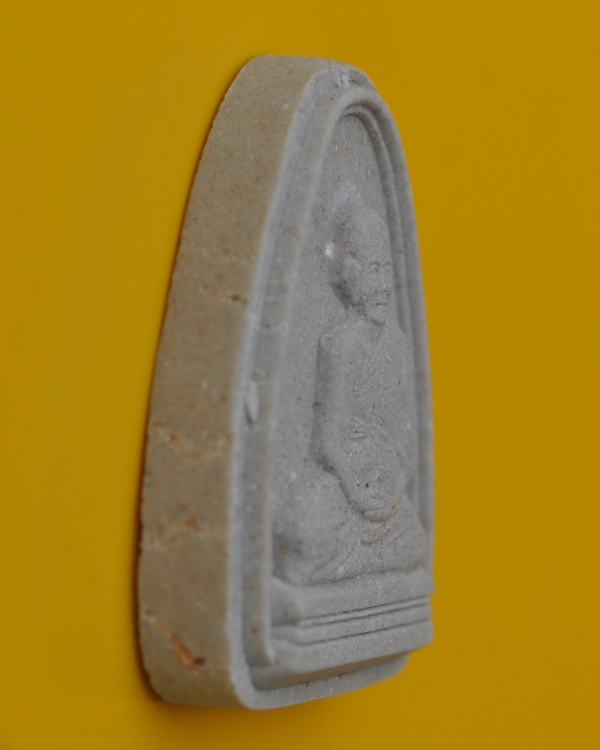 พระผงรูปเหมือนหลังเตารีด หลวงพ่อจรัญ วัดอัมพวัน