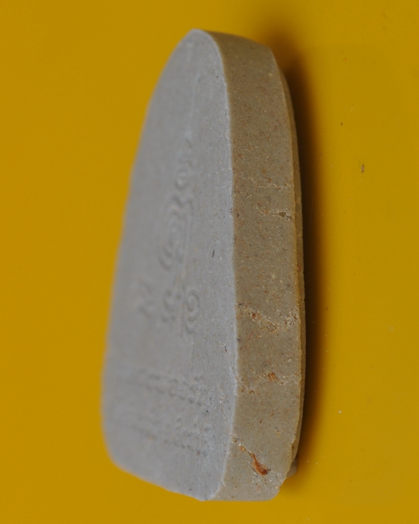 พระผงรูปเหมือนหลังเตารีด หลวงพ่อจรัญ วัดอัมพวัน