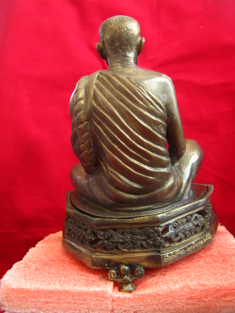 หลวงตามหาบัว พระบูชา 5 นิ้ว รุ่นทีระลึกฉลองเจดีย์น้ำหนาว ฐานถอดได้ ปี 53