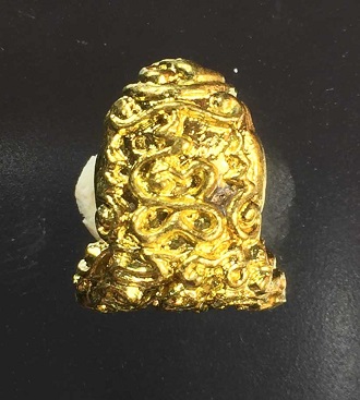 พระปิดตาอุตตโม หลวงพ่อสิน วัดละหารใหญ่ จ.ระยอง เนื้อทองฝาบาตรพร้อมกล่องเดิม