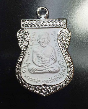 หลวงปู่ทวดหน้าเลื่อน ญสส. ๑๐๐ ปี เนื้อเงินกะไหล่เงินพ่นทรายมีกล่องเดิมอย่างดี