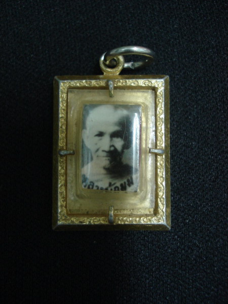 ล็อคเก็ตหลวงพ่อมุม วัดปราสาทเยอร์เหนือ ศรีสะเกษ (3) สภาพสวย