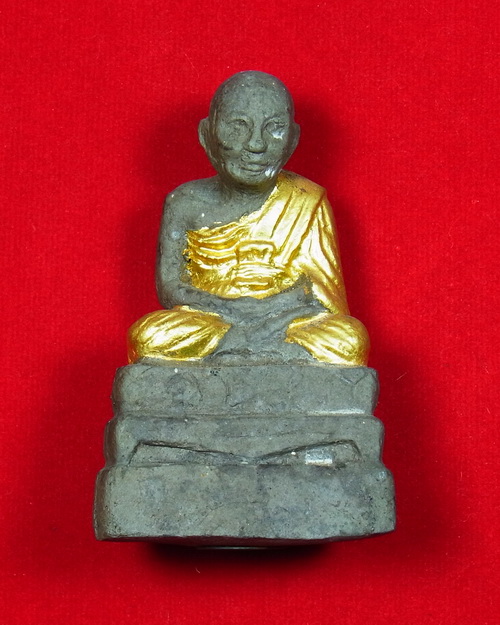 หลวงพ่อทวด วัดช้างให้ เนื้อว่านปิดทองคำ ขนาด 1.5 นิ้ว รุ่นย้อนยุค ปี 2542 พร้อมกล่องเดิมจากวัด