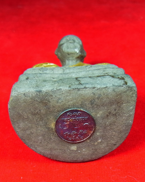 หลวงพ่อทวด วัดช้างให้ เนื้อว่านปิดทองคำ ขนาด 1.5 นิ้ว รุ่นย้อนยุค ปี 2542 พร้อมกล่องเดิมจากวัด