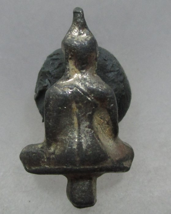 20 บาท พระยอดธง เนื้อตะกั่วกะไหล่เงินไม่ทราบที่ครับ