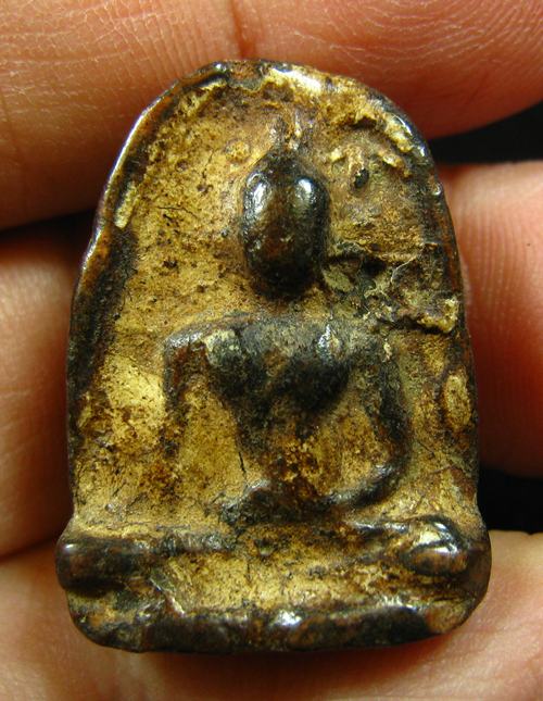 พระเนื้อดิน เนื้อหามวลสารดี สวยไม่ทราบที่ครับ