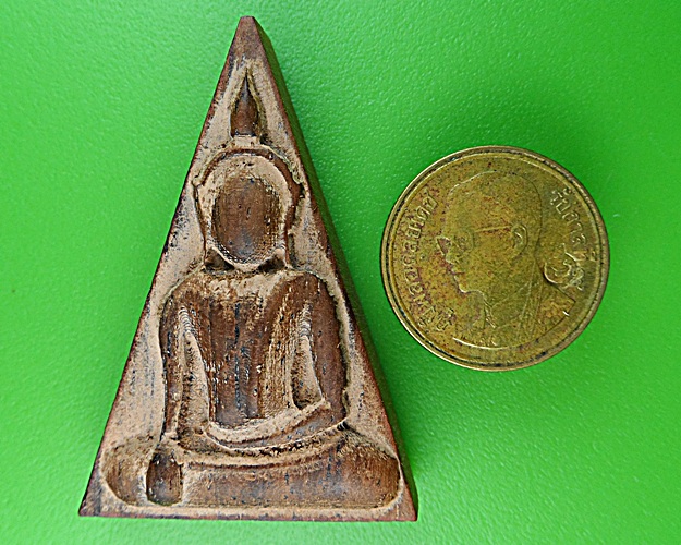 พระนางพญาเนื้อไม้พยุง หลวงพ่อสิน วัดละหารใหญ่(2)