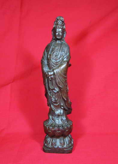 เจ้าแม่กวนอิมแกะจากไม้มงคล งดงามมาก ขนาดสูง 8.5 นิ้ว เคาะแรกถึงขั้นต่ำ 1050