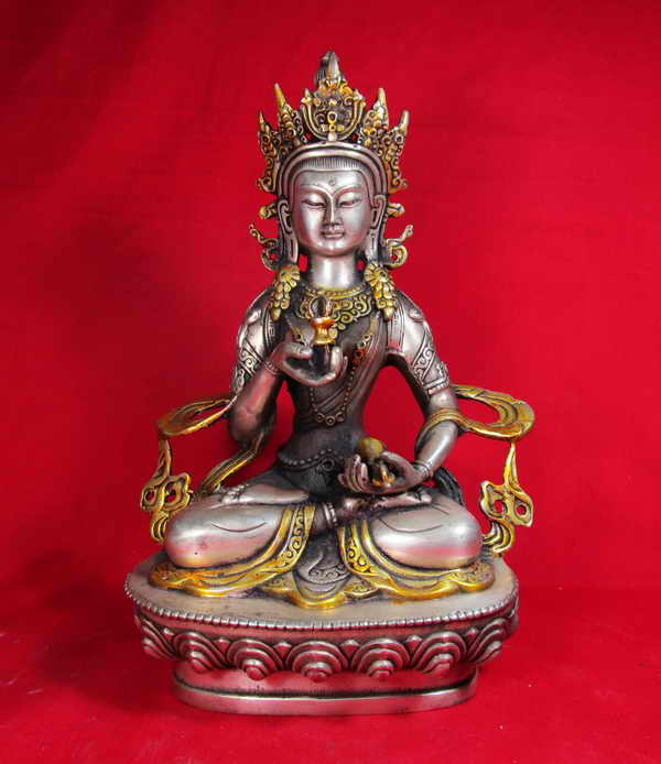  เจ้าแม่กวนอิม เนื้อโลหะกะไหล่เงิน ฐานกว้าง 5 นิ้ว สูง 8.5 น ิ้วว เคาะแรกถึงขั้นต่ำ 1700