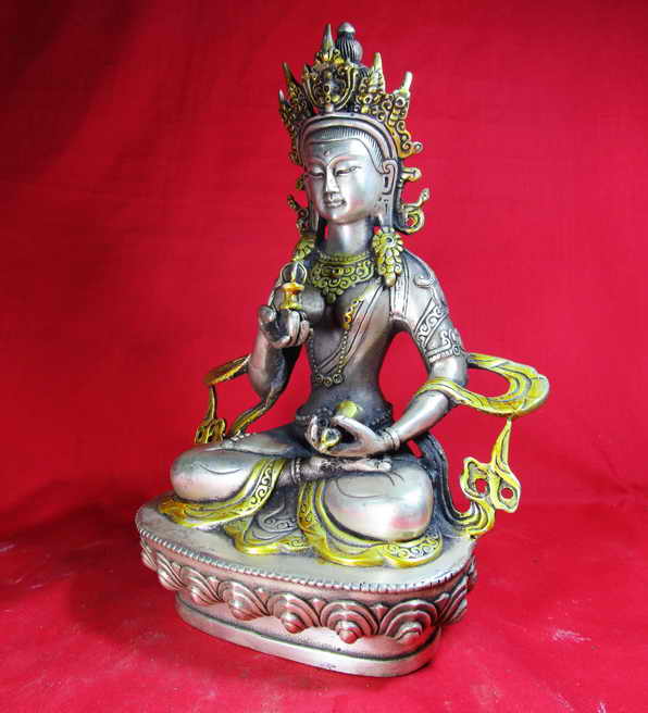  เจ้าแม่กวนอิม เนื้อโลหะกะไหล่เงิน ฐานกว้าง 5 นิ้ว สูง 8.5 น ิ้วว เคาะแรกถึงขั้นต่ำ 1700