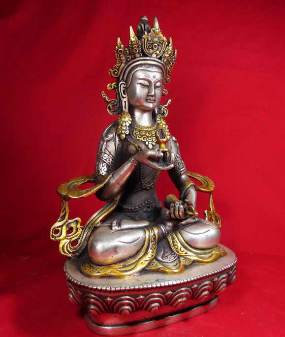  เจ้าแม่กวนอิม เนื้อโลหะกะไหล่เงิน ฐานกว้าง 5 นิ้ว สูง 8.5 น ิ้วว เคาะแรกถึงขั้นต่ำ 1700