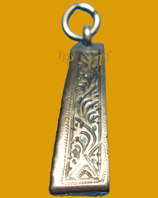 ** พระกรุนางกำแพงเพชร  พิมพ์ลึก (เลี่ยมนาคเก่า) ** ดูง่าย....