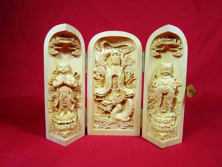  	  เจ้าแม่กวนอิมพร้อมลกศิษย์ กิมท้ง เง็กนึ่ง แกะจากไม้มงคล แกะไ ด้ละเอียดสวยงามมาก ขนาด กว้าง 5 นิ้