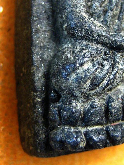 พระหลวงปู่ทวด เนื้อว่าน 24 พิมพ์กลาง สวยมาก จมูกโด่งๆ พร้อมกล่องเดิม