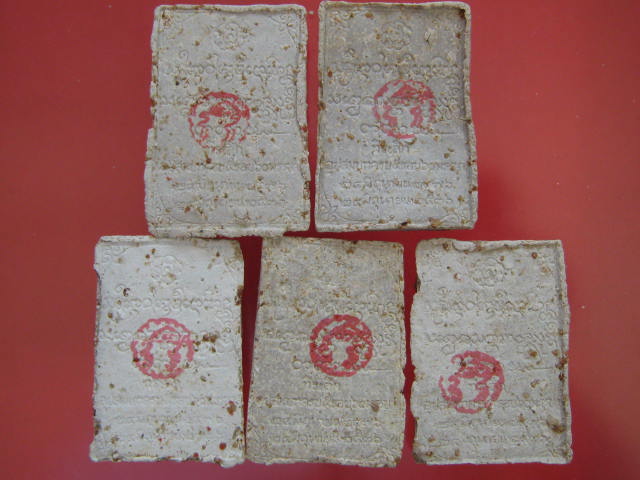 ไม่มีอีกแล้ว....แบบนี้ 5 องค์ พระผงหลวงพ่อเกษม ครบรอบ 60 พรรษา อุปสมบท ปี2536....กล่อง