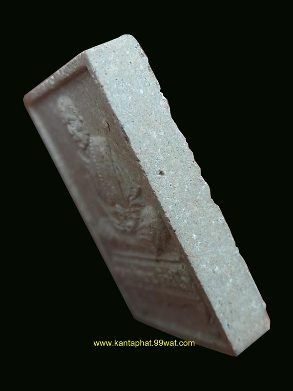 พระรูปเหมือนเนื้อผงรุ่นแรกพิมพ์นั่งตั่งรับทรัพย์ หลวงปู่หมุน วัดบ้านจาน