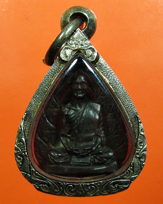 รูปเหมือนใบโพธิ์เจ้าคุณนรฯ เนื้อนวะโลหะ สร้างปี 2512