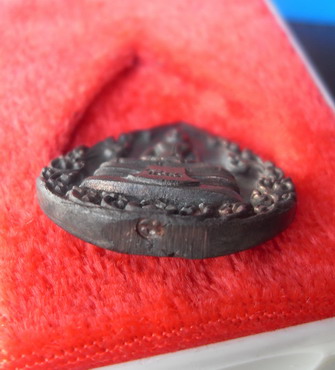 เหรียญฉีดหลวงพ่อพระพุทธโสธร รุ่นมหามงคล 80 พรรษา สมเด็จพระญาณสังวร