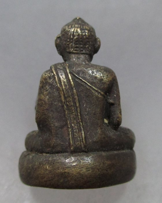 รูปหล่อพระพุทธ ไม่ทราบที่ครับ