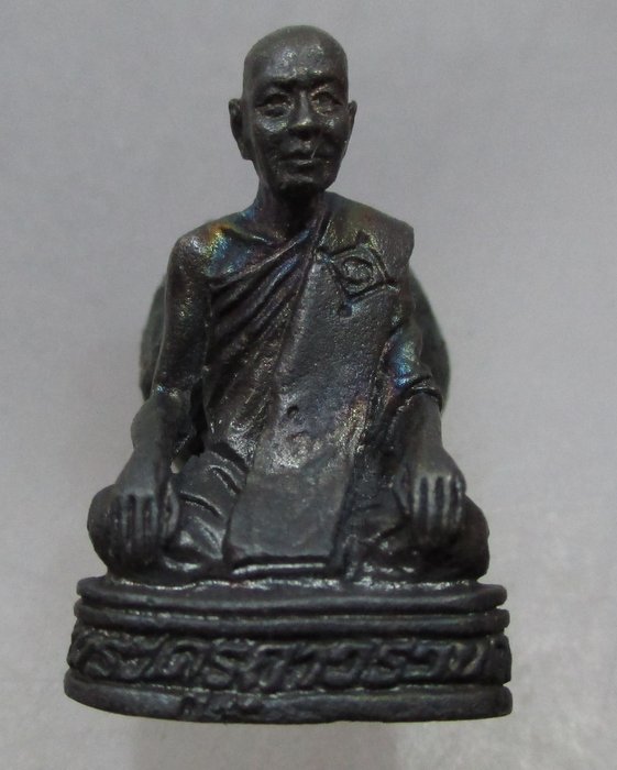 รูปหล่อพระครูถาวรวนคุณ วัดดอนขวัญ จ อุบลราชธานี