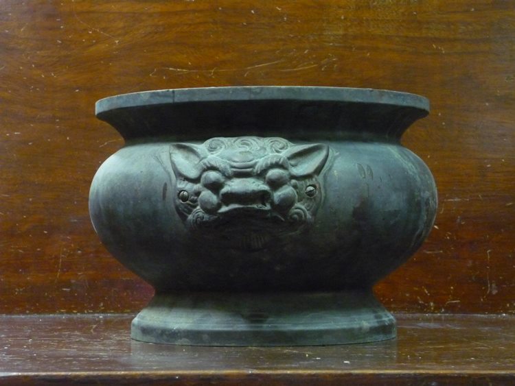 กระถางธูปหัวสิงห์ ไซร์ใหญ่ ...../000