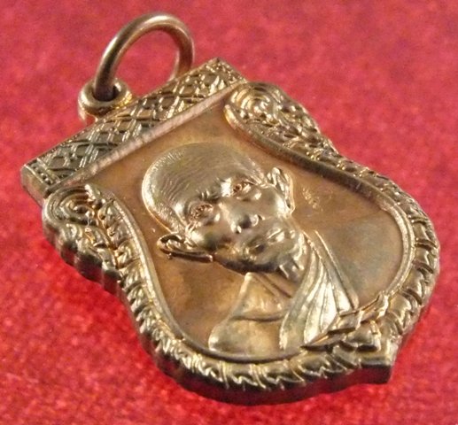 เหรียญเจริญพร หลวงพ่อรวย ปี 2554 ( เหรียญเล็ก )