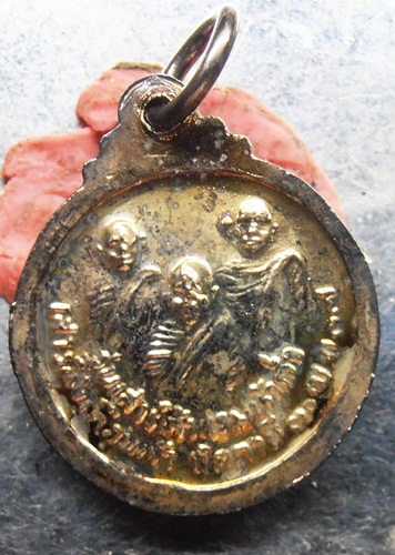 เหรียญหลวงพ่อทวด วัดช้างให้ ปี37กะไหล่เงิน สวยๆพร้อมซองเดิมจากวัด