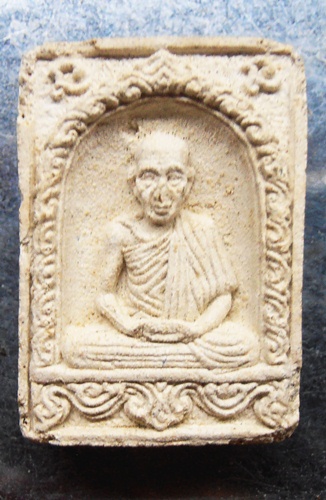 พระผงหลวงพอเกษมรุ่น บารมี81 ปี35สวยๆพร้อมกล่องครับ