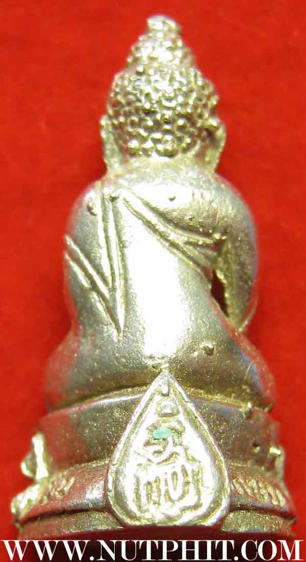 พระชัยวัฒน์เนื้อเงินแท้ หลวงพ่อเกษม เขมโก ลำปาง สวยกริ๊บยันกล่อง*137