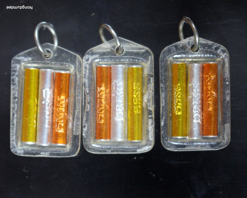 รูปถ่าย หลวงพ่อทองอยู่ หลังตะกรุด 3 ดอก