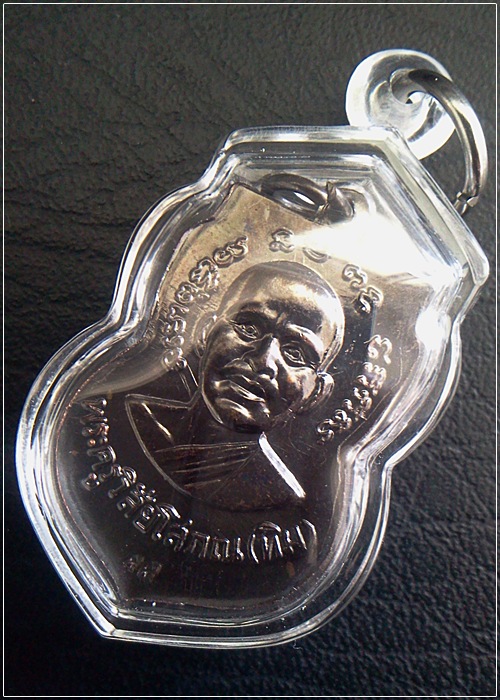 หลวงปู่ทวด เสมาทองแดงร่มดำ วัดช้างให้ ปี 55 (บล็อกนี้สวยมากๆ ครับ) 