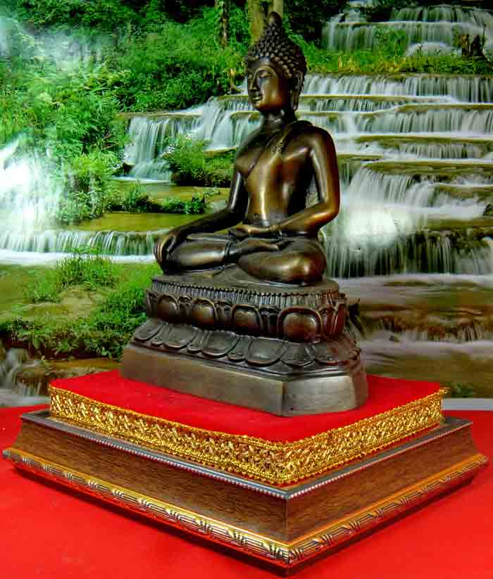 พระพุทธรูปศิลปะแบบสมัยเชียงแสน เนื้อทองเหลืองรมมันปู พุทธศิลป์ประณีตสวยงามมาก ขนาดหน้าตัก ๕ นิ้ว ขนา