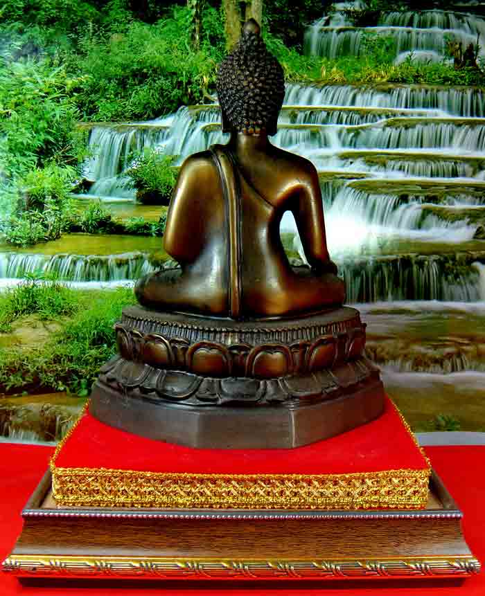 พระพุทธรูปศิลปะแบบสมัยเชียงแสน เนื้อทองเหลืองรมมันปู พุทธศิลป์ประณีตสวยงามมาก ขนาดหน้าตัก ๕ นิ้ว ขนา