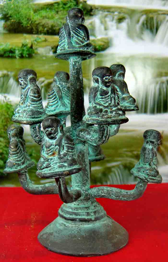 พระหล่อช่อย้อนยุค หลวงพ่อเงิน บางคลาน เนื้อทองเหลือง หล่อช่อ 9 องค์ ขนาดความสูง 3 นิ้ว งานพุทธศิลป์ใ