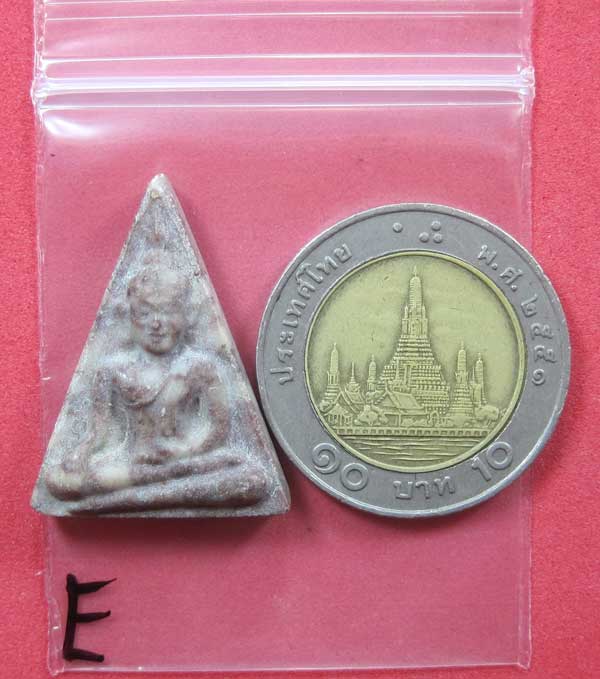 พระนางพญา จ.พิษณุโลก 1 ในเบ็ญจภาคี แกะจากพระธาตุข้าวสารหิน 60-200 ล้าน ปี