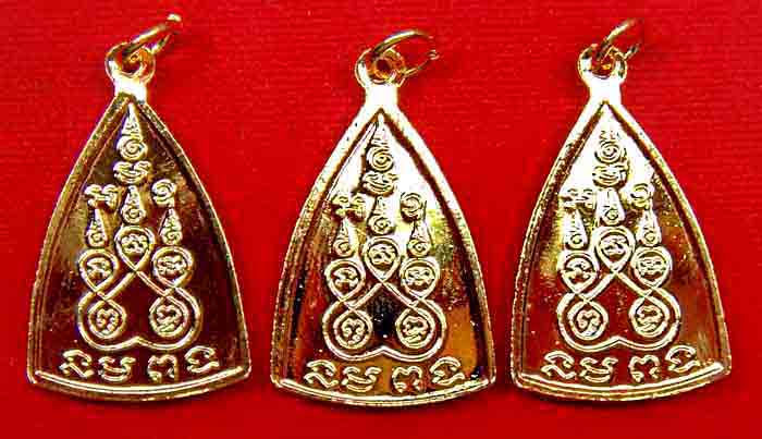 พระพุทธโสธร เนื้อทองเหลืองกะไหล่ทองลงยาสีน้ำเงิน เขียว แดง 3 องค์สวยตามรูปค่ะ