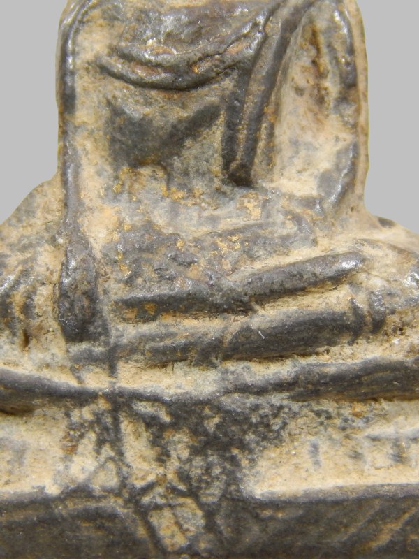 พระอู่ทองนั่งฐานผ้าทิพย์ กรุวัดเทวสังฆาราม จ.กาญจนบุรี