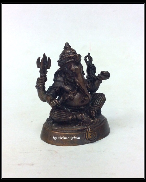 พระพิฆเนศ กรมศิลปากร ปี50 ขนาดบูชา สูง 2.5 นิ้ว หน้าตัก 1.8 นิ้ว เนื้อโลหะรมดำ No.295