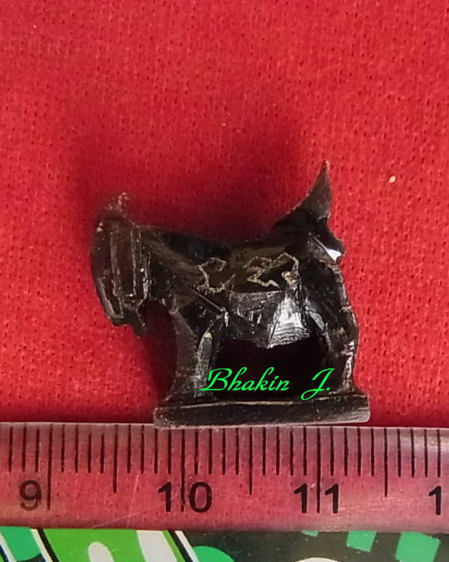 แพะเขาควายเผือก หลวงพ่อสิน วัดระหารใหญ่ ปี52 ขนาด  1.5X1.6 ซ.ม. ดำสวยๆครับ  สอบถามได้ ครับ ไลย์ไอดี 