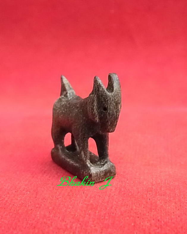 แพะเขาควายเผือก หลวงพ่อสิน วัดระหารใหญ่ ปี52 ขนาด  1.5X1.6 ซ.ม. ดำสวยๆครับ  สอบถามได้ ครับ ไลย์ไอดี 